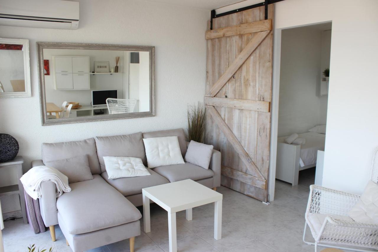 Beautiful Apartment In Front Of Beach, Pool, View Roses Zewnętrze zdjęcie