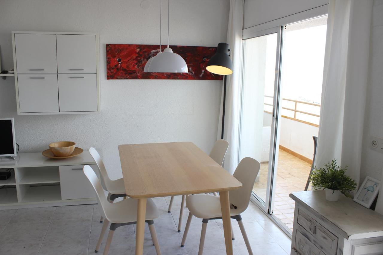Beautiful Apartment In Front Of Beach, Pool, View Roses Zewnętrze zdjęcie