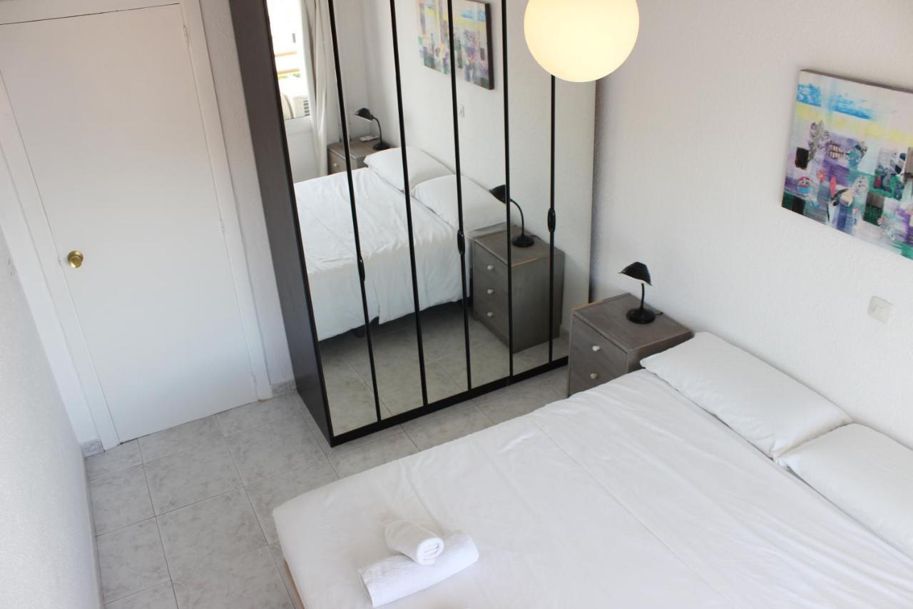 Beautiful Apartment In Front Of Beach, Pool, View Roses Zewnętrze zdjęcie