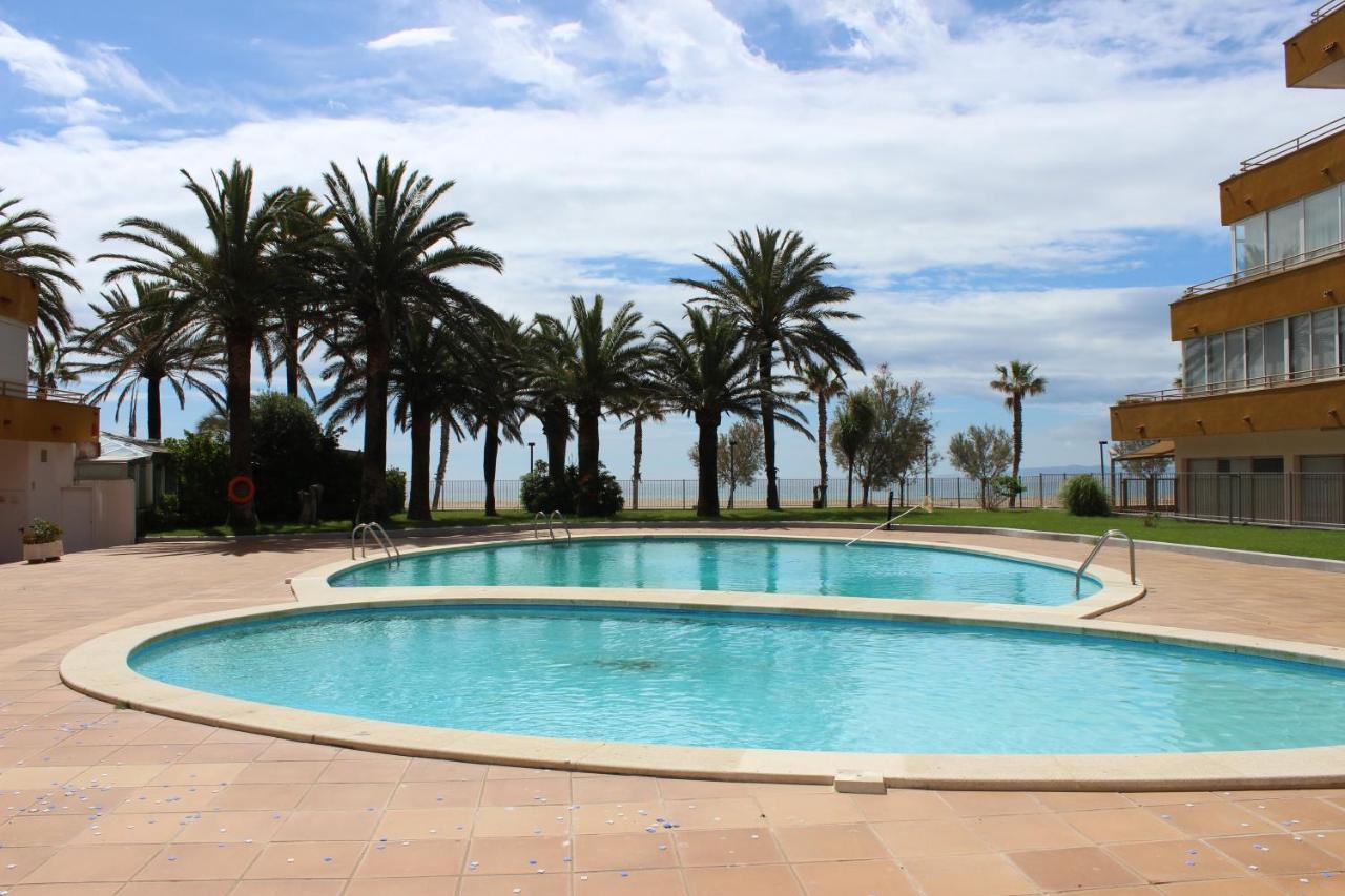 Beautiful Apartment In Front Of Beach, Pool, View Roses Zewnętrze zdjęcie