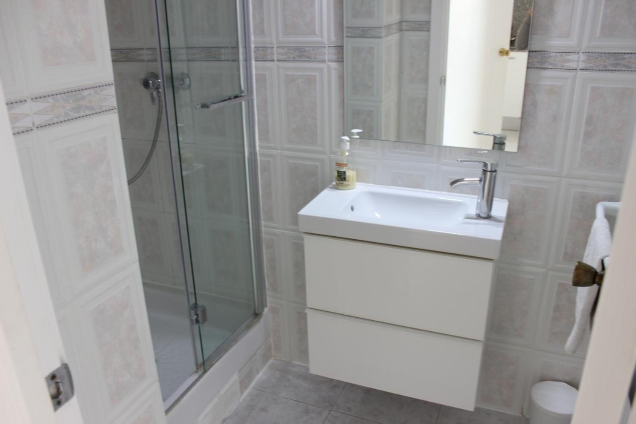 Beautiful Apartment In Front Of Beach, Pool, View Roses Zewnętrze zdjęcie