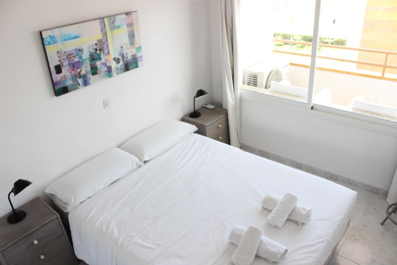 Beautiful Apartment In Front Of Beach, Pool, View Roses Zewnętrze zdjęcie