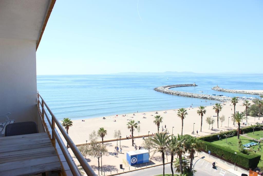 Beautiful Apartment In Front Of Beach, Pool, View Roses Zewnętrze zdjęcie